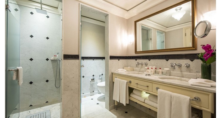 Pera Palace Hotel-Κωνσταντινούπολη-μπάνιο