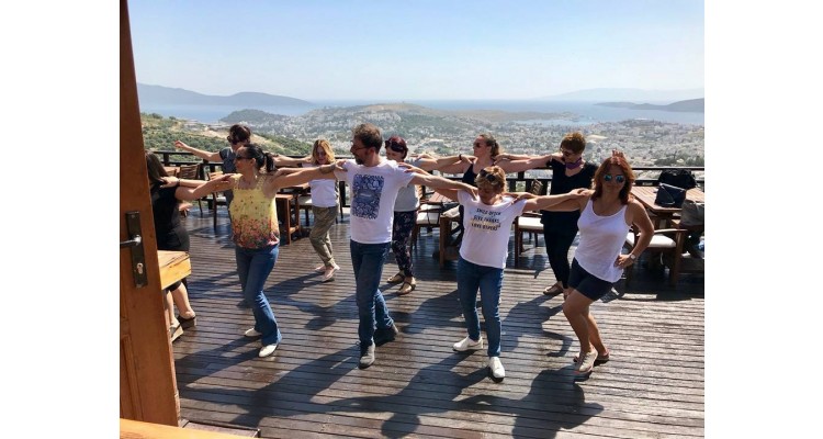 Yunanistan'da dans ediyoruz